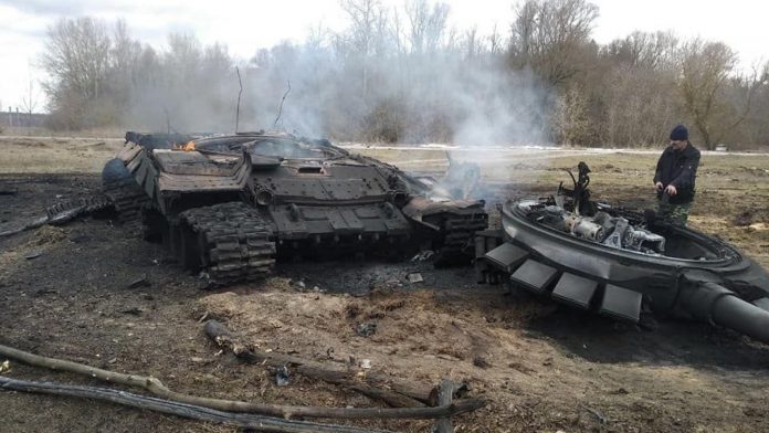 dve-tseli-odnim-vystrelom-ukrainskie-voennye-podelilis-effektnym-video-raboty-artillerii