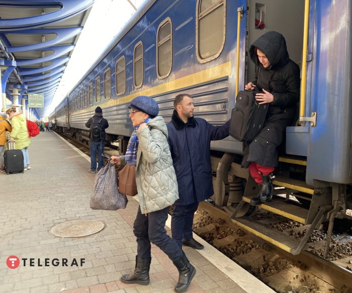 nyt-rossiya-ne-sluchajno-bombit-mirnye-goroda-napravlyaya-potok-bezhentsev-v-evropu