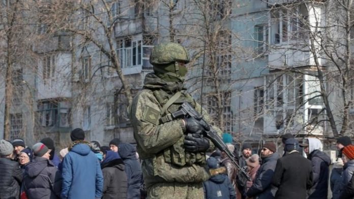 okkupanty-pytayutsya-sozdat-golodomor-rossiyane-v-melitopole-namereny-zabrat-pochti-vsyu-edu-u-fermerov