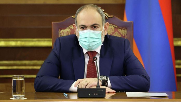 pashinyan-ushel-na-samoizolyatsiyu-pered-vstrechej-s-putinym