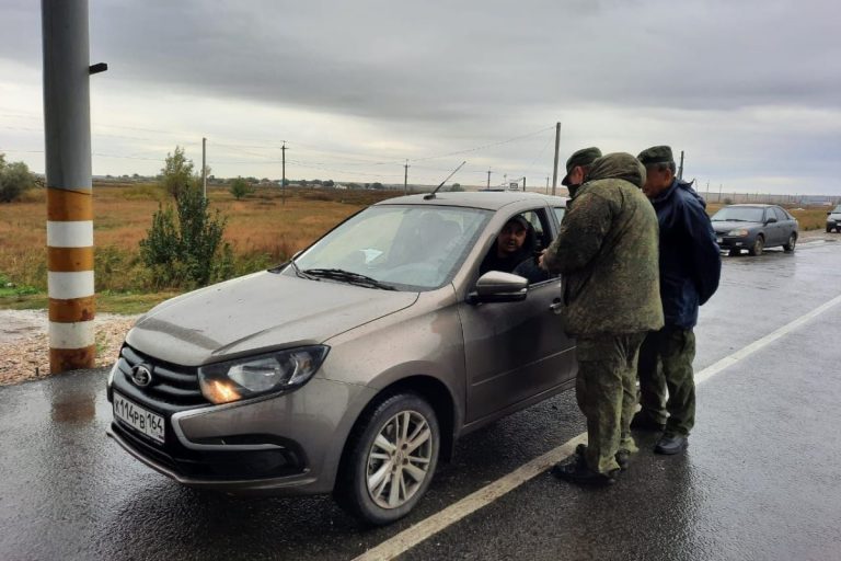 Снова не повезло: россиянам будут выдавать повестки прямо на границе с соседней страной