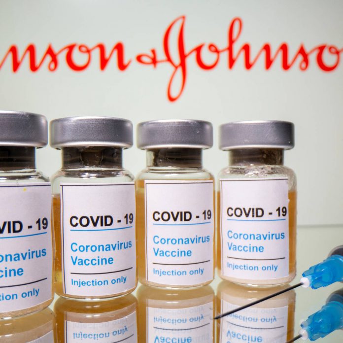 v-ssha-zakryli-dva-tsentra-vaktsinatsii-posle-pobochnyh-effektov-ot-privivok-johnson-johnson