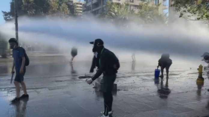 chili-stolknoveniya-politsii-s-manifestantami-v-godovshhinu-perevorota