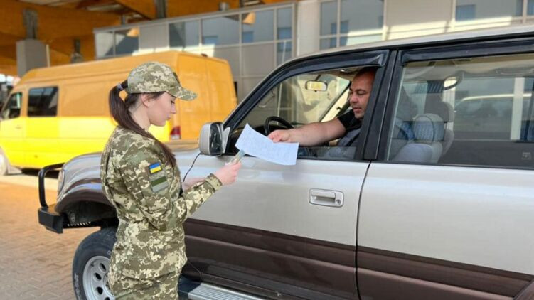 Имеют ли право на выезд мужчины, которые были сняты с военного учета – ответ ГПСУ