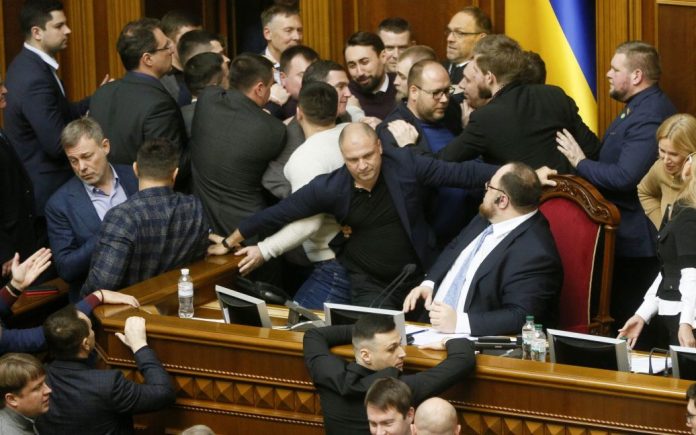 iz-za-dozhdej-verhovnaya-rada-uhodit-pod-zemlyu