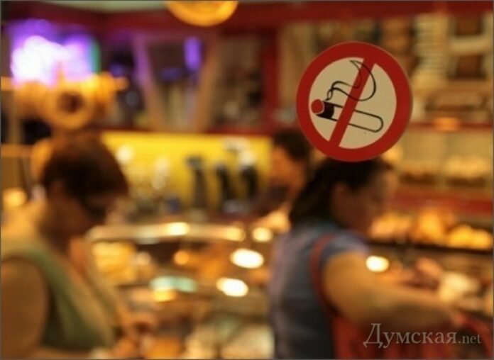 kurilshhiki-ne-ushhemleny-o-zaprete-kureniya-v-barah-i-restoranah-ot-yurista