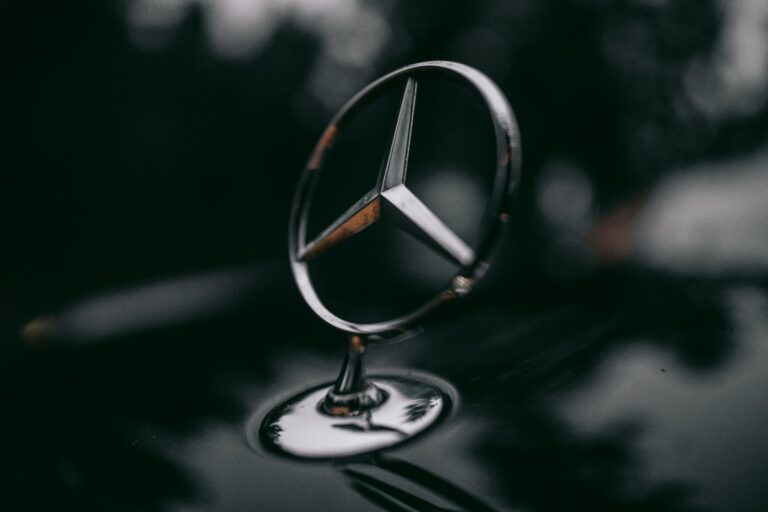 Mercedes-Benz обвинили в технологическом пиратстве