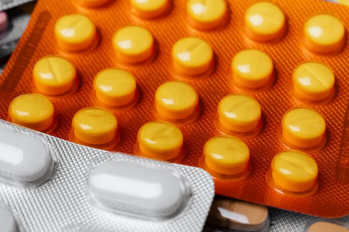 pfizer-mozhet-vypustit-tabletki-ot-covid-19-do-kontsa-2021-goda-smi