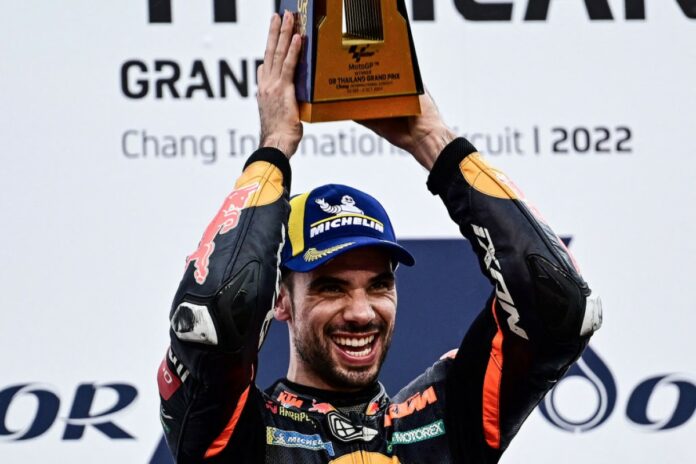 pobeditelya-gonki-motogp-nagradili-klyuchami-ot-bmw-4-serii-kotoraya-dazhe-ne-debyutirovala