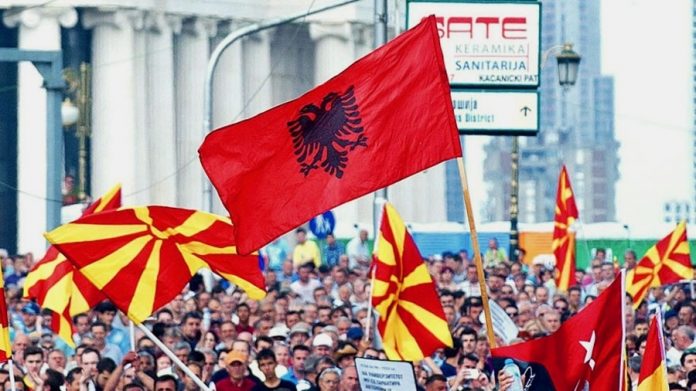 v-makedonii-slavyane-derutsya-s-albantsami-desyatki-lyudej-raneny