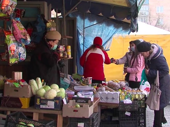 В Минздраве раздумывают над открытием части продуктовых рынков