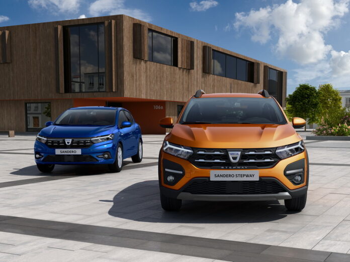 v-seti-poyavilis-foto-salona-novyh-renault-logan-i-sandero-2021