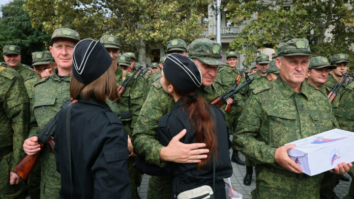 zekov-uzhe-ne-hvataet-rf-planiruet-novuyu-mobilizatsiyu-na-donbasse-i-v-krymu
