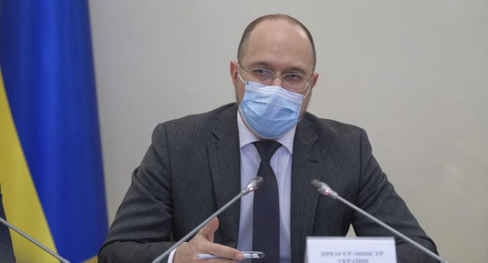shmygal-ukraina-ne-mozhet-sebe-pozvolit-imet-samuyu-doroguyu-zelenuyu-energiyu-v-evrope