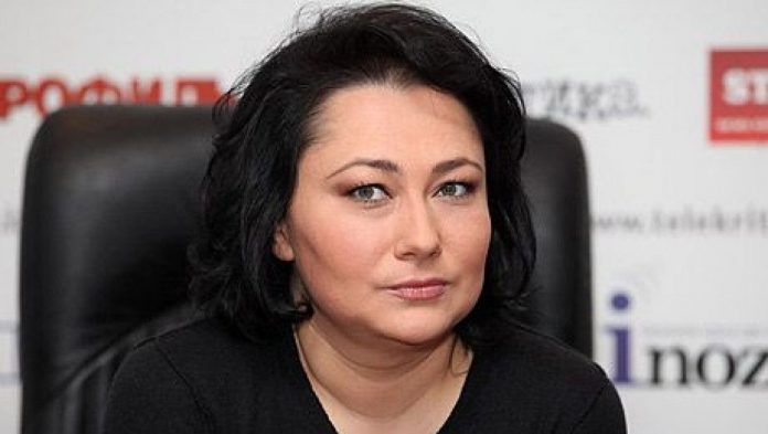 alena-mozgovaya-moe-samoebolshoe-zhelanie-uehat-ochen-daleko-gde-teplo-i-okean