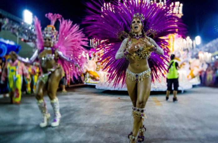 v-rio-de-zhanejro-nachalsya-karnaval