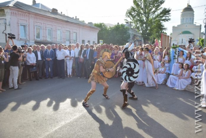 v-saratovskoj-oblasti-otkrylsya-festival-teatrov-malyh-gorodov-rossii