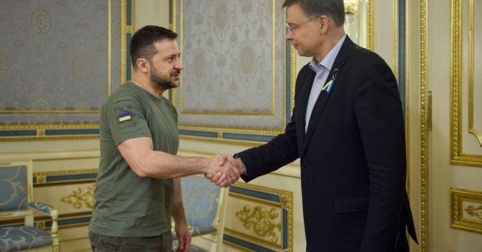 transh-makrofina-zelenskij-dogovorilsya-s-prezidentom-evrokomissii